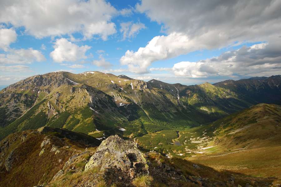 widok na szczyty tatrzańskie