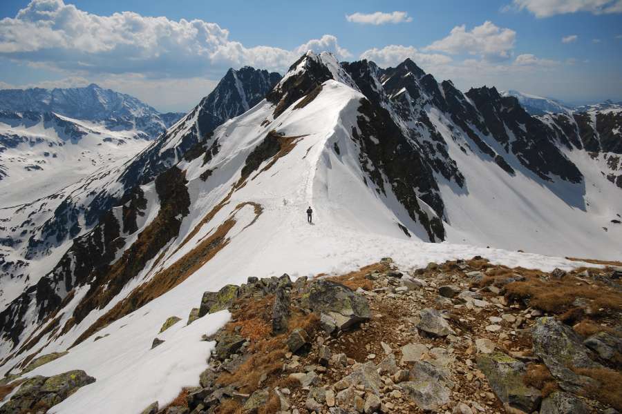 widok z Przełęczy Krzyżne na fragment Orlej Perci